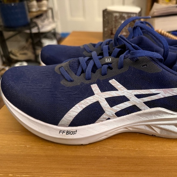 ASICS women’s 11 Dynablast runner - Picture 1 of 4